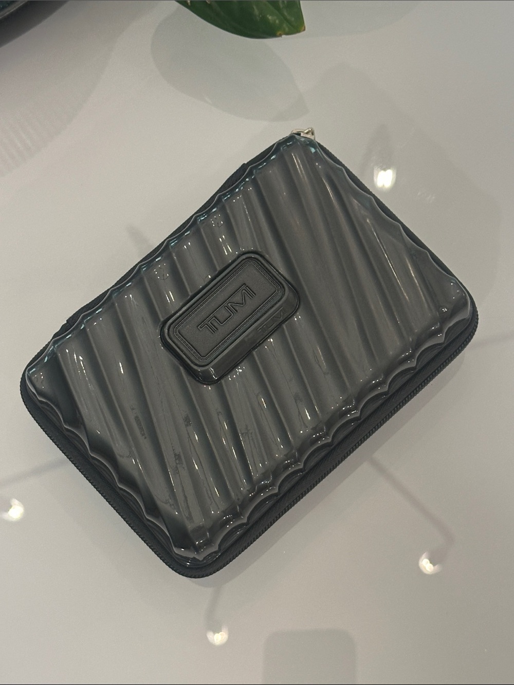 Tumi for Delta airlines Glossy luggage Ridged Hard-Shell Travel jewelry toiletry